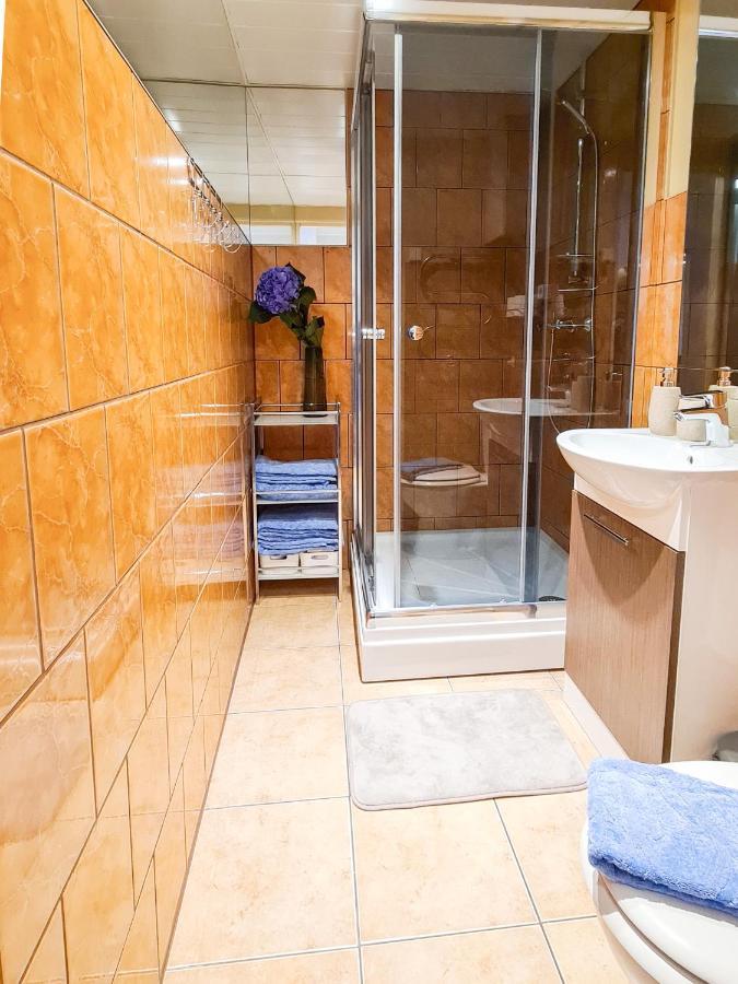 Apartment Ohtu Poik 2 City Center Basement Apartment Parnu