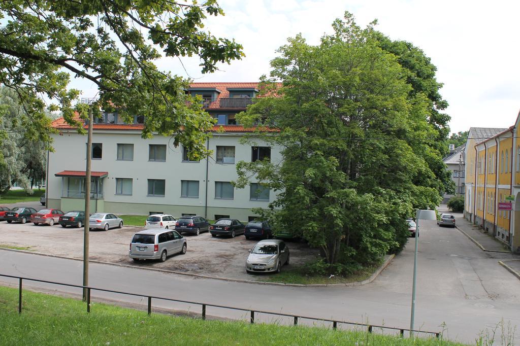 Ohtu Poik 2 City Center Basement Apartment Apartment *